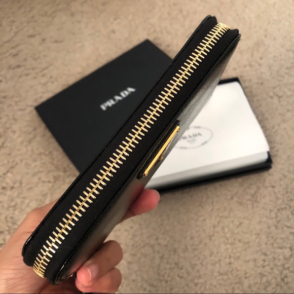 ⛔️SOLD⛔️ PRADA black leather wallet - Picture 5 of 8
